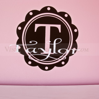 Scalloped Circular Monogram