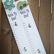 growth chart in vinyl letters that says "watch me grow" and has the numbers 2-6